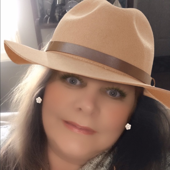 Meet your Posher, Rhonda - Picture 5 of 16